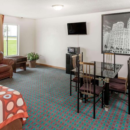 Super 8 By Wyndham Pekin/Peoria Area Hotel Exterior photo