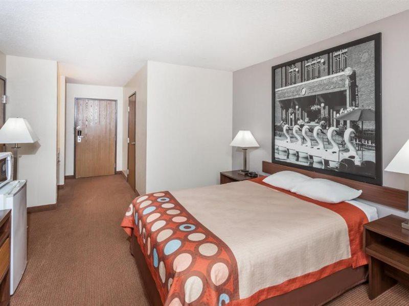 Super 8 By Wyndham Pekin/Peoria Area Hotel Exterior photo