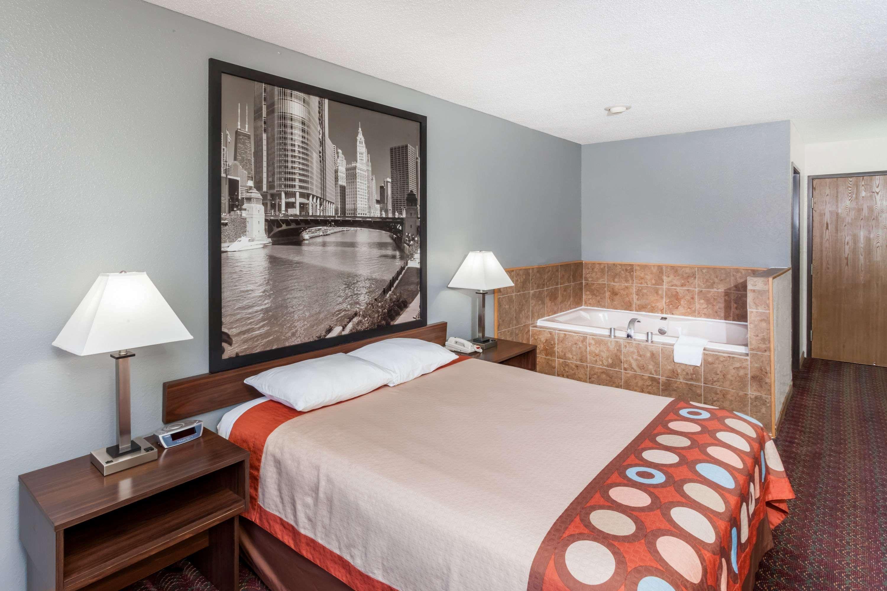 Super 8 By Wyndham Pekin/Peoria Area Hotel Exterior photo