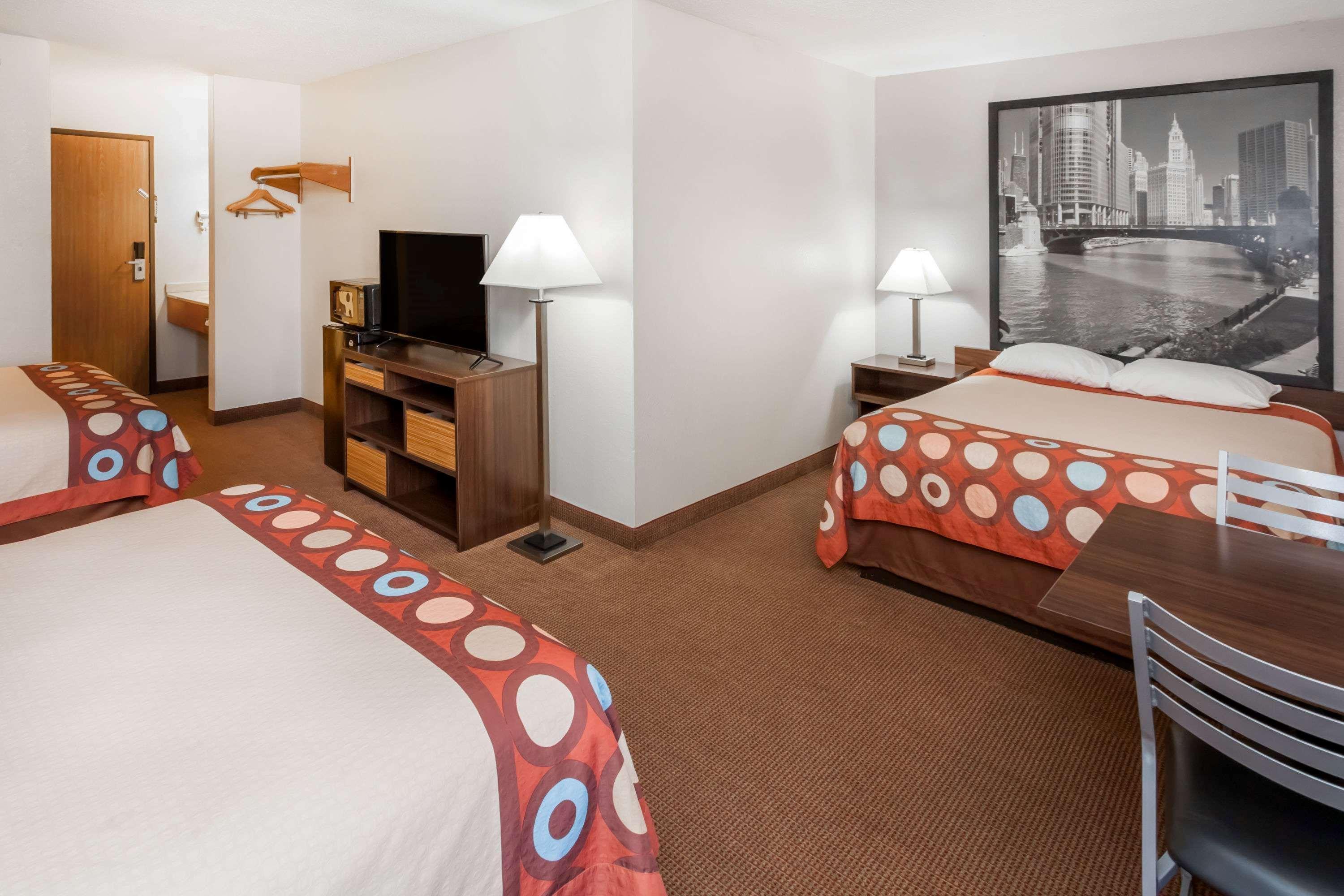 Super 8 By Wyndham Pekin/Peoria Area Hotel Exterior photo